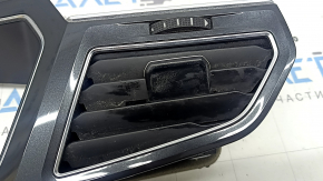 Накладка торпеды центральная VW Tiguan 18-24 графит, с воздуховодами, хром, тип 2, потерта, царапины
