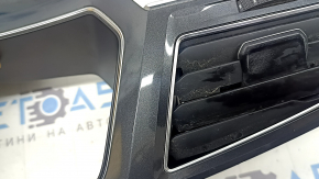 Накладка торпеды центральная VW Tiguan 18-24 графит, с воздуховодами, хром, тип 2, потерта, царапины