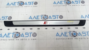 Накладка порога внешняя передняя правая Audi A4 B9 17-25 S-Line с подсветкой, царапины, порван шлейф подсветки