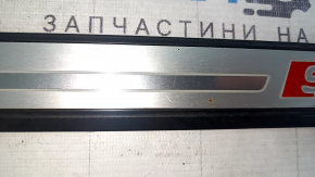 Ornamente prag exterior stânga față Audi A4 B9 17-25 S-Line cu iluminare din spate, zgârieturi, cablu de iluminare din spate rupt, coroziune