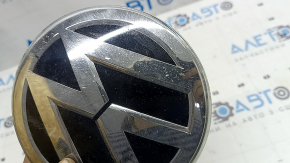 Эмблема решетки радиатора grill VW Tiguan 18-21 под радар, полез хром, песок