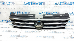 Решетка радиатора grill VW Tiguan 18-21 R-Line, без эмблемы, под радар, вздулся хром, песок