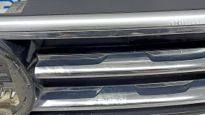 Решетка радиатора grill VW Tiguan 18-19 R-Line, без эмблемы, 3 хром полоски, вздулся хром, песок