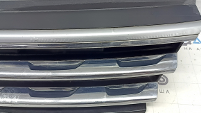 Решетка радиатора grill VW Tiguan 18-19 R-Line, без эмблемы, 3 хром полоски, вздулся хром, песок