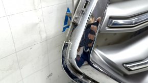 Grilă Ford Escape MK3 2017-2019, gri, cu crom, cu emblemă, nisip, zgârieturi pe emblemă, vopsea pulverizată, ghidaje rupte