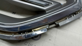 Grilă Ford Escape MK3 2017-2019, gri, cu crom, cu emblemă, nisip, zgârieturi pe emblemă, vopsea pulverizată, ghidaje rupte