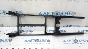 Накладка центральной консоли без подстаканников Ford Escape MK3 17-19 черная, трещины в креплениях, дефект хрома