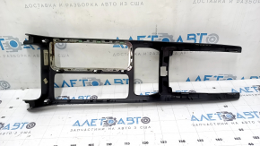 Накладка центральной консоли без подстаканников Ford Escape MK3 17-19 черная, трещины в креплениях, дефект хрома