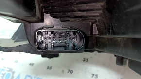 Фара передняя правая Ford Escape MK3 17-19 рест галоген, светлая, песок, надломано крепление
