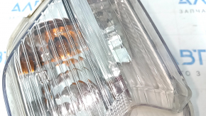 Поворотник левый Ford Escape MK3 17-19 рест белый с птф песок, царапины, сломано крепление