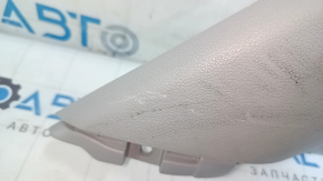Накладка задней стойки левая Hyundai Tucson 16-21 серая, царапины, надломаны крепления