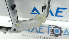 Ornamente panou frontal Volvo XC90 16-23, ramă monitor, negru lucios, crom, zgârieturi, crăpături la elementele de fixare, îndoitură