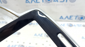 Ornamente panou frontal Volvo XC90 16-23, ramă monitor, negru lucios, crom, zgârieturi, crăpături la elementele de fixare, îndoitură