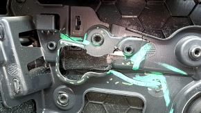 Panou ușă stânga față Tesla Model X 22-25, negru, cu inserție din piele albă, zgârieturi pe plastic, rupturi în piele, elemente de fixare rupte, necesită curățare chimică