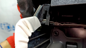 Panou ușă stânga față Tesla Model X 22-25, negru, cu inserție din piele albă, zgârieturi pe plastic, rupturi în piele, elemente de fixare rupte, necesită curățare chimică