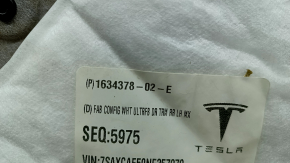 Обшивка двери карточка задняя левая Tesla Model X 22-26 черная, с белой вставкой кожа, вставка под дерево, вставка ткань, динамик, управление стеклоподъемником, стрельнутая подушка, под химчистку, ты