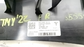 Накладка передней стойки правая средняя Tesla Model X 22-26 черная, царапины