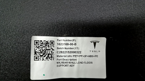 Обшивка задней панели внутренняя Tesla Model X 22-26 под 3 ряда, под чистку, потертости