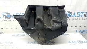Apărătoarea barei spate stânga pentru Hyundai Tucson 19-21 este îndoită