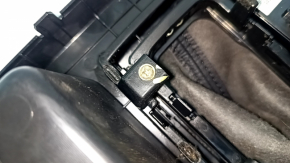 Накладка шифтера в сборе с ручкой кпп Hyundai Tucson 19-21 резина черная с подстаканниками, царапины, под чистку, трещины в креплениях
