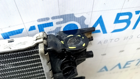 Радиатор охлаждения вода Ford Fusion mk5 13-20 hybrid, plug-in сломано крепление