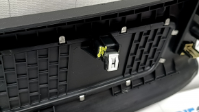 Накладка проема багажника Jeep Grand Cherokee WL 22-26 черная с хром вставкой, надломано крепление, царапины