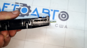 USB Hub центральной консоли Tesla Model X 22-26 задний