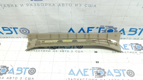 Накладка порога с подсветкой задняя правая Lexus RX300 RX330 RX350 RX400h 04-08 беж, хром, с подсветкой, царапины, побелел пластик, вмятина