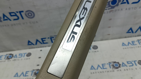 Накладка порога с подсветкой задняя левая Lexus RX300 RX330 RX350 RX400h 04-08 бежевая, с подсветкой, с хромированной накладкой, царапины, вмятины, надломано крепление, побелел пластик