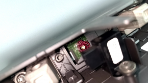 Монитор, дисплей, навигация Tesla Model 3 18- с датчиком температуры, побелевший экран по краям
