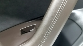 Ornamente ușă spate stânga complete Audi A6 C8 19-21 gri închis sub cortină, inserție Alcantara neagră, cotieră piele maro, partea superioară piele gri închis, ornament cromat cu iluminare din spate, 