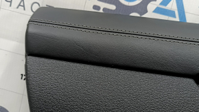 Ornamente ușă spate stânga complete Audi A6 C8 19-21 gri închis sub cortină, inserție Alcantara neagră, cotieră piele maro, partea superioară piele gri închis, ornament cromat cu iluminare din spate, 