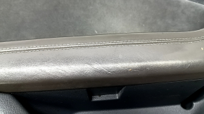 Panoul ușii stânga față, complet cu Audi A6 C8 19-24, este gri închis, cu perdea și memorie, inserție Alcantara neagră, cotieră din piele maro, parte superioară din piele gri închis, bordură cromată c
