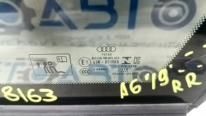 Форточка глухое стекло задняя правая Audi A6 C8 19-25 с хром молдингом, окрашена, царапины, отклеился уплотнитель