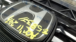 Решетка радиатора grill Honda Accord 23-26 в сборе, с эмблемой, песок, царапины