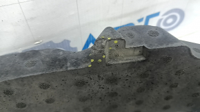 Amortizorul barei de protecție față a modelului Audi A6 C8 19-23 este defect.