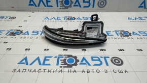 Повторитель поворота правого зеркала Toyota Highlander 20-26