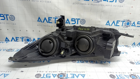 Фара передняя правая Ford Escape MK3 17-19 рест галоген+led, светлая, без крепления, царапины, потертости, сломано крепление