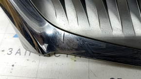 Решетка радиатора grill Lexus RX450h 10-12 дорест, царапины, трещина, вздулся хром