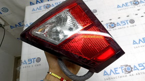 Фонарь внутренний двери багажника правый Ford Escape MK3 19-19 царапина