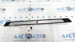 Накладка порога внешняя передняя правая Audi A4 B9 17-25 S-Line с подсветкой, царапины