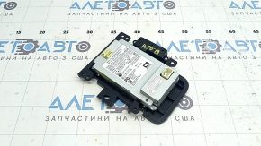 Беспроводное зарядное устройство Toyota Prius 50 19-22 черное, царапины