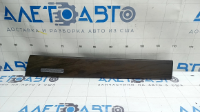 Накладка передней панели нижняя правая Audi Q3 83A 19-25 под темное дерево липа, матовое, вставка "Quattro", надломаны крепления, царапины