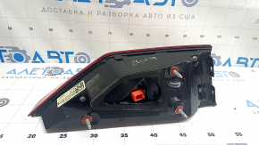 Фонарь внутренний дверь багажника правый Audi Q3 83A 19-25 LED, царапины