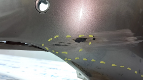 Бампер задний голый Chrysler Pacifica 17-22 под губу, парктроники и BSM, бежевый, надломаны крепления, вмятины, царапины, нештатные отверстия, трещины