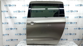 Дверь в сборе задняя левая Chrysler Pacifica 17-26 тонировка, keyless, бежевый PTE, потерт хром и накладки, царапины на ручке