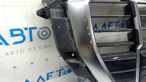 Решетка радиатора grill в сборе Audi Q3 83A 19-25 черный глянец с матовый хром, с эмблемой, песок, сколы