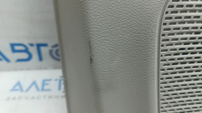 Обшивка двери карточка задняя левая Chrysler Pacifica 17-26 под шторку, серая с коричневой кожей, с накладками, с ручкой, царапины, потертости, побелел пластик, под чистку