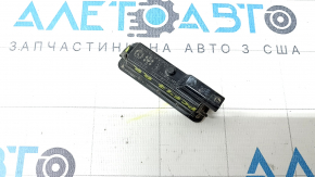 Подсветка номера двери багажника правая Chrysler Pacifica 17-26 надломано крепление