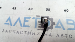 Кабель USB центральной консоли Tesla Model 3 18- сломана защелка